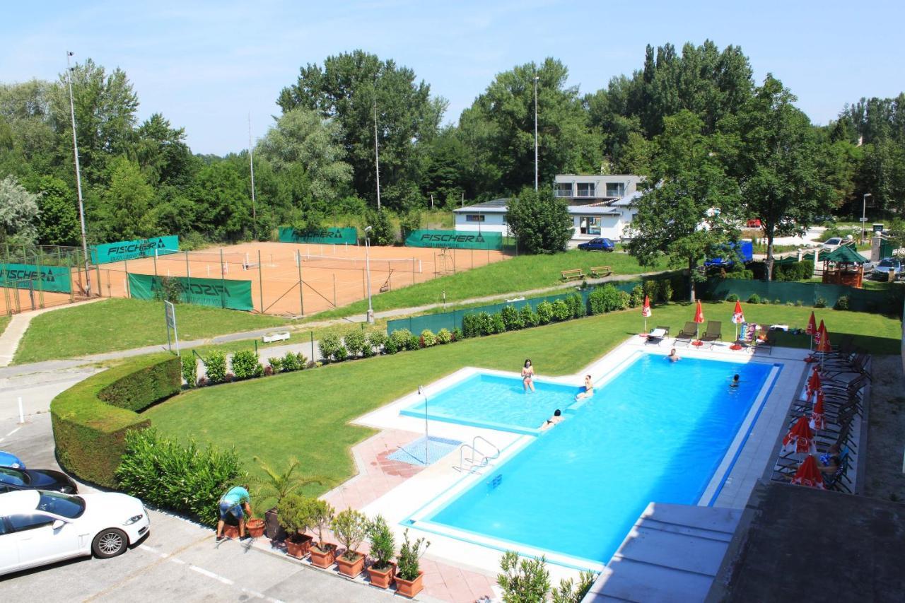 Hotel Korekt Banka Dış mekan fotoğraf